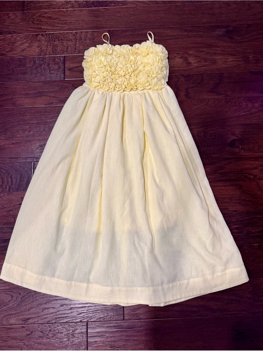 Elegant Strapless Floral Bust Midi Dress in Pale Yellow - Picture 4 of 12